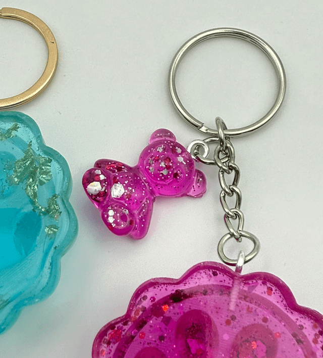 Porte clés pattes chien ou chat en résine 