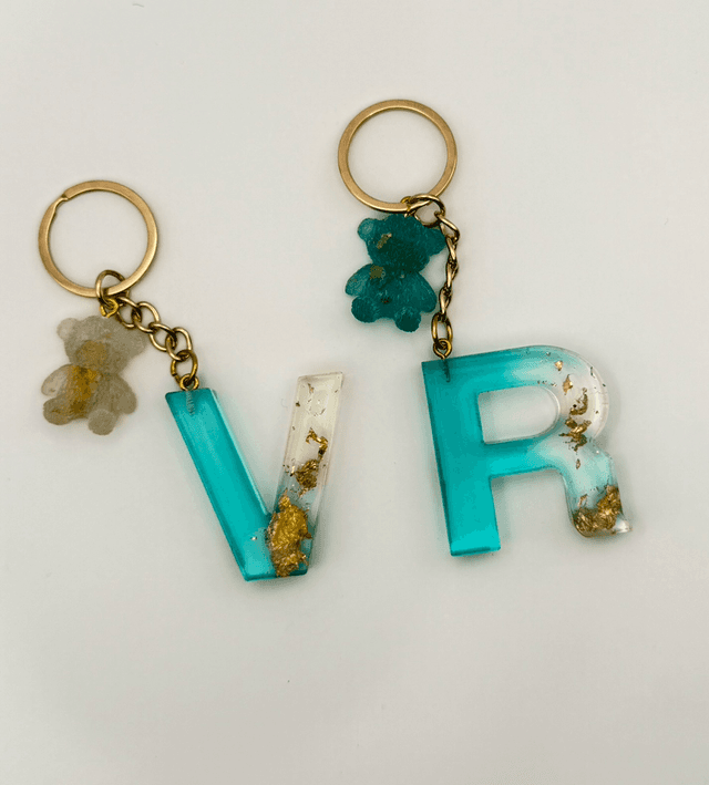 Porte clés lettre en résine